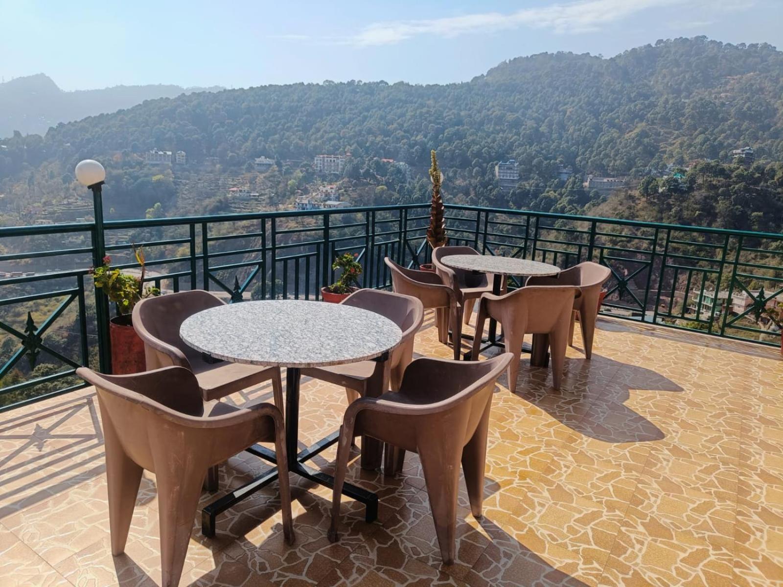 Hotel Kasauli View Cafe Restaurant Open Terrace Mountain View Ngoại thất bức ảnh