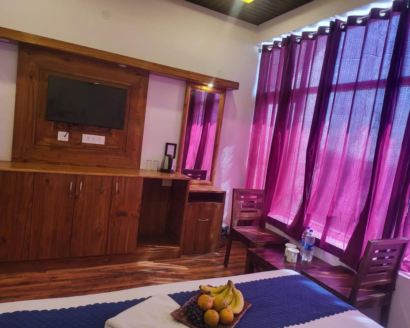 Hotel Kasauli View Cafe Restaurant Open Terrace Mountain View Ngoại thất bức ảnh