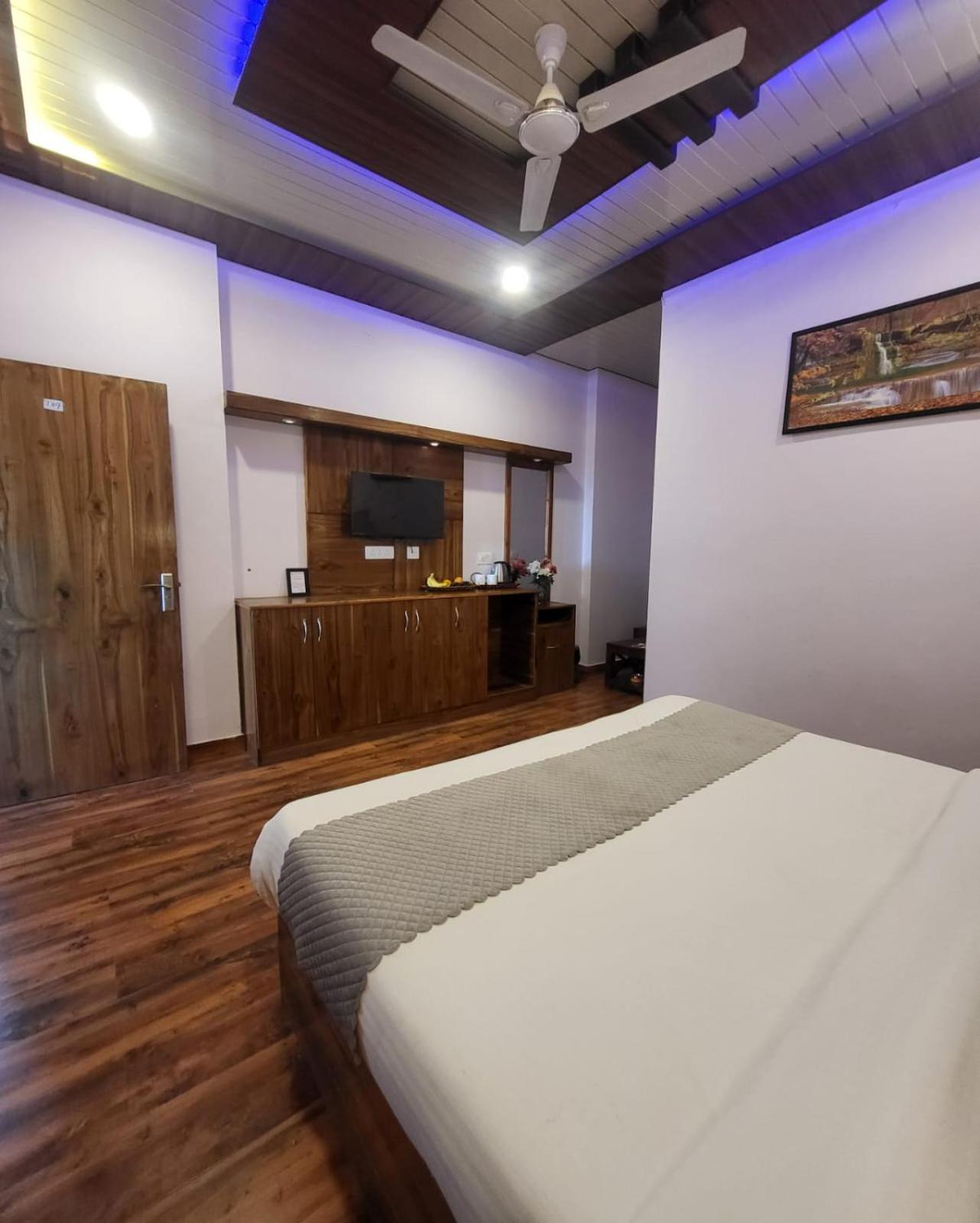 Hotel Kasauli View Cafe Restaurant Open Terrace Mountain View Ngoại thất bức ảnh